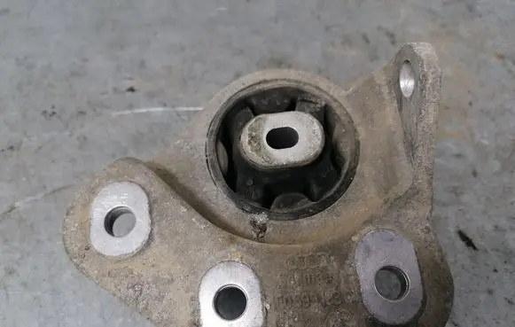 Audi A8 S8 D3 4E Rear differential mounting bracket 4E0599133C