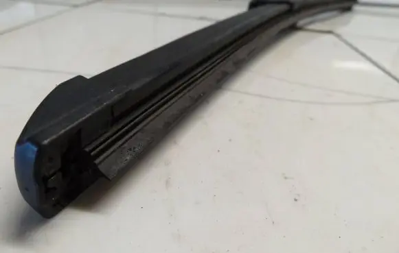 Volkswagen Golf VII Front wiper blade arm 517955410A