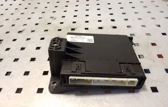 Toyota Avensis T270 Other control units/modules 8865005232