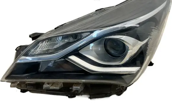 Toyota Yaris Headlight/headlamp OYT25837