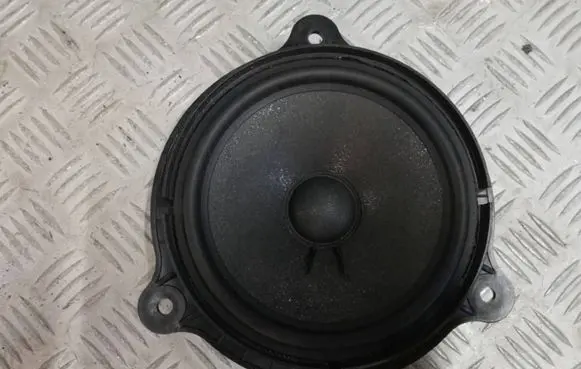 Renault Captur Front door speaker
