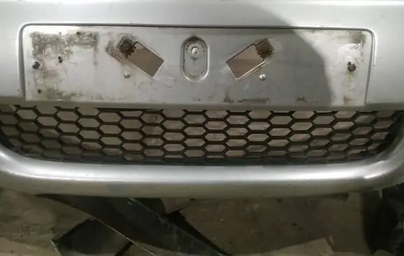 Toyota Corolla Verso AR10 Front bumper lower grill