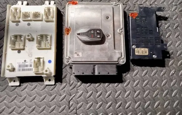 Engine ECU kit and lock set