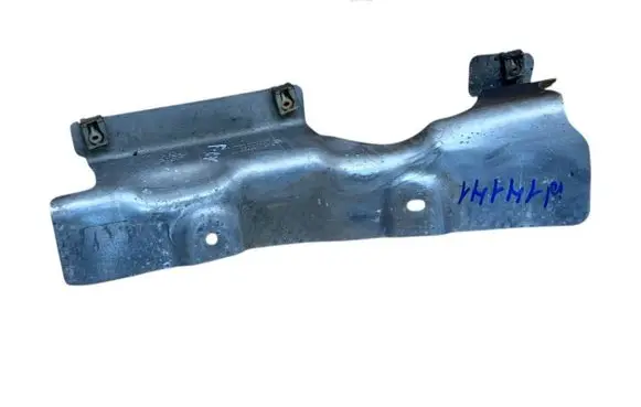 BMW 5 GT F07 Heat shield in engine bay 51487185204 7185204 24640010