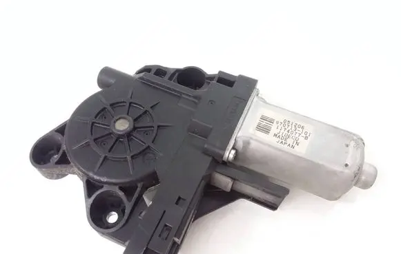 Volvo S80 Front door window regulator motor 970713101 051206