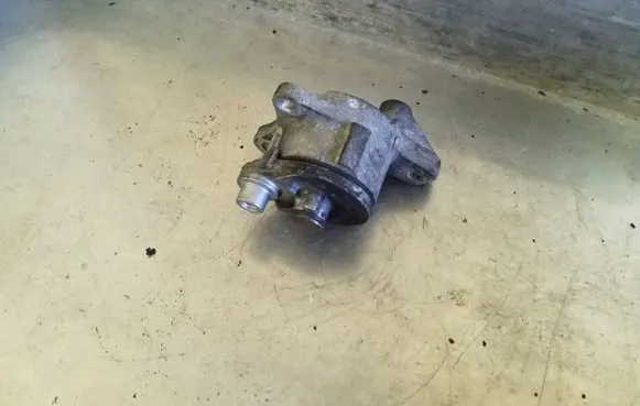 Toyota Avensis T250 Generator/alternator belt tensioner