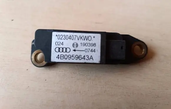 Audi A6 S6 C5 4B Airbag deployment crash/impact sensor 4B0959643A 190398 0230407VKW0