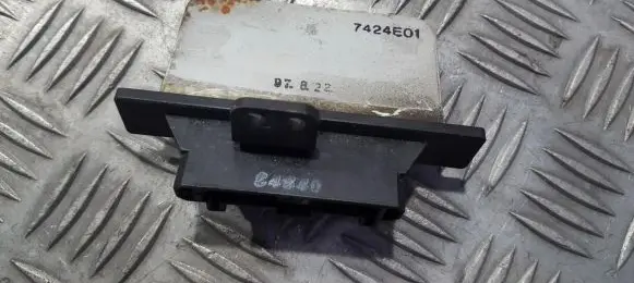 Nissan Primera Heater blower motor/fan resistor 84840 7424E01