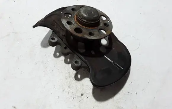 Mercedes-Benz E C207 W207 Front wheel hub A2043320101