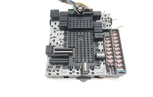 Volvo XC90 Fuse module 08679899