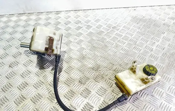 Master brake cylinder