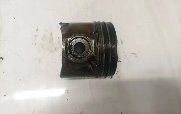Audi A4 S4 B5 8D Piston 