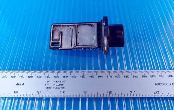 Nissan Navara D22 Mass air flow meter AFH70M385422