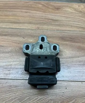 Volkswagen PASSAT B6 Engine mount bracket MP4736 6540011
