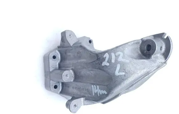 Engine mounting bracket