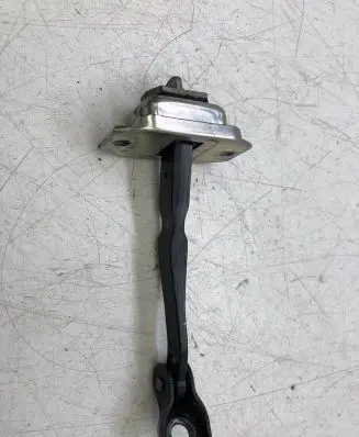 Nissan Qashqai Front door check strap stopper