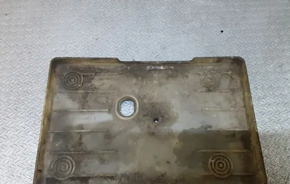 Volvo 740 Battery tray 1334805