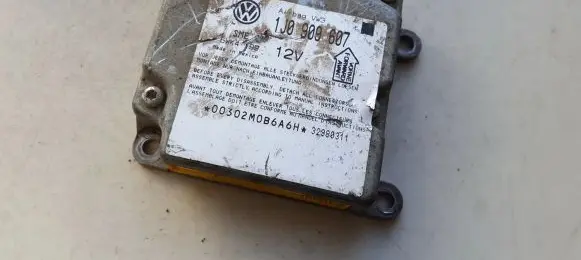 Audi A4 S4 B5 8D Airbag control unit/module 1j0909607 5wk4199
