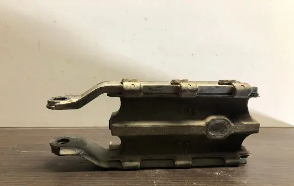 Volvo XC70 Gearbox mount 8G9N6P082BA XG2598