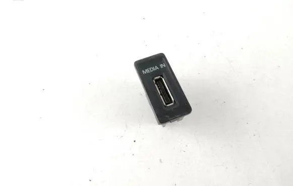 Volkswagen PASSAT B8 USB socket connector 5G0035222A 5Q0035736