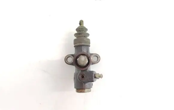 Subaru Outback Clutch slave cylinder 