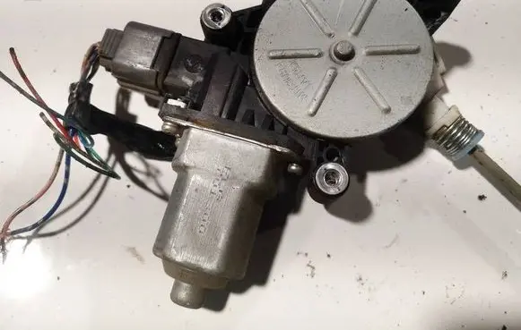 Honda FR-V Front door window regulator motor 701300