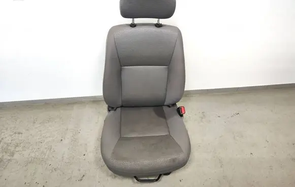 Isuzu D-Max Front passenger seat 
