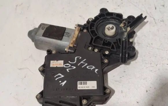 Volkswagen Sharan Front door window regulator motor 7M3959801 YM2114A389AA 106236100