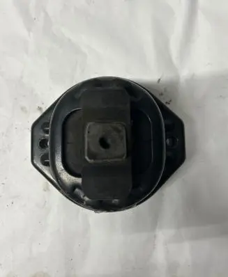 BMW 7 E65 E66 Engine mount bracket 6771917 57527810