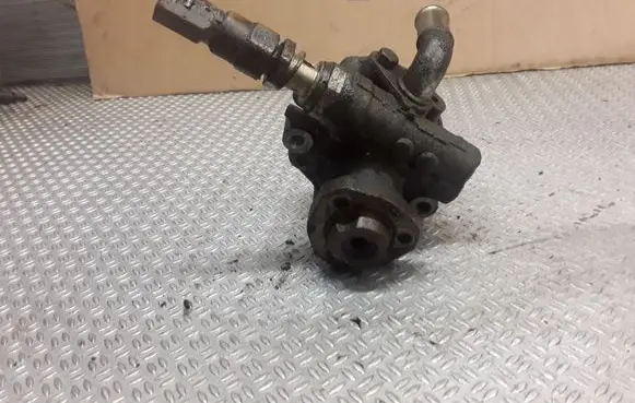Volkswagen Golf IV Power steering pump 1J0422154B