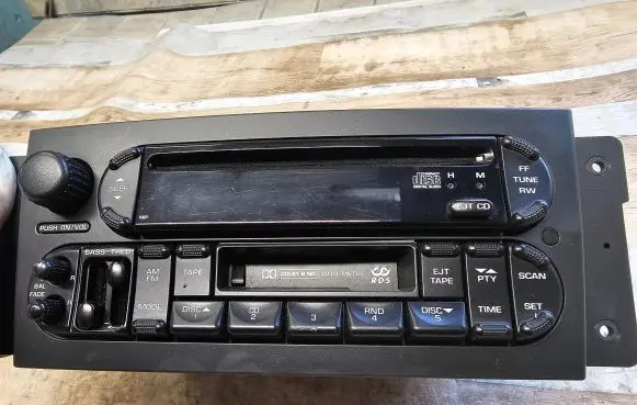 Chrysler Pacifica Radio/CD/DVD/GPS head unit P05094468AB