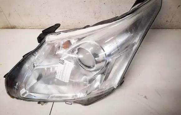 Toyota Avensis T270 Headlight/headlamp 