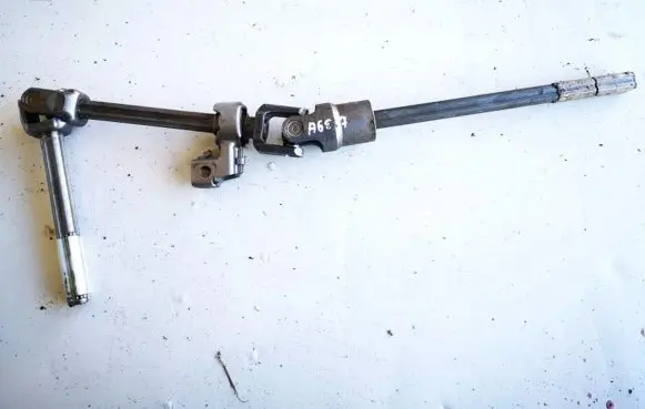 Volkswagen Touareg I Steering column universal joint