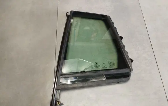 BMW X4M F98 Rear side window E000001 43R011565