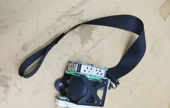 Mercedes-Benz CLK A209 C209 Front seatbelt 3063559