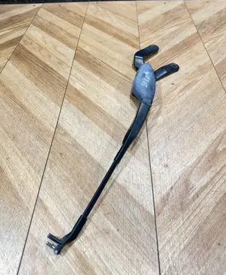 Mercedes-Benz E W211 Front wiper blade arm A2118240049