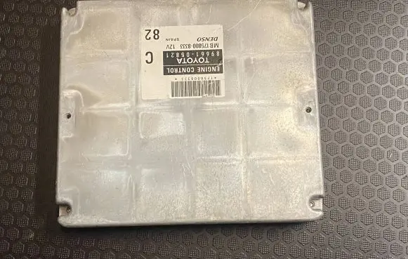 Toyota Avensis T250 Engine control unit/module 8966105821 1758008333