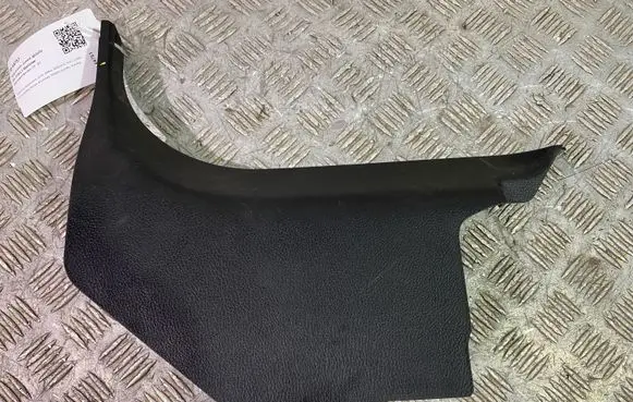 Foot area side trim