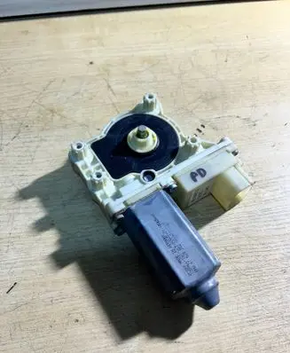 BMW 7 E65 E66 Front door window regulator motor 67628382002 18065440 5wk1052