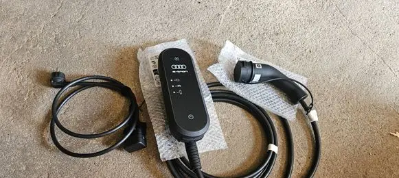 Audi Q4 e-tron Electric car charging cable 8V4971675CQ MCB11E3A 0040282562