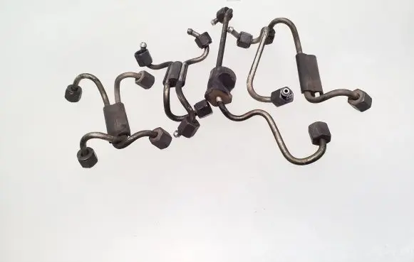 BMW 5 E39 Fuel injector supply line/pipe 