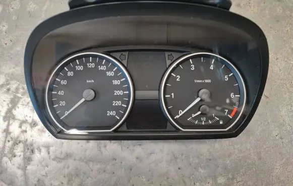 BMW 1 E81 E87 Speedometer (instrument cluster) 1024932