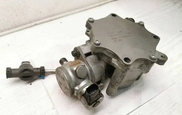 Volvo XC60 Fuel injection high pressure pump 31437903 31480558