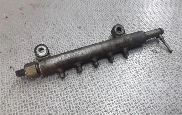 Nissan X-Trail T30 Fuel main line pipe