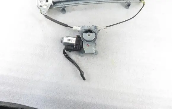 Nissan Note (E11) Front door window regulator with motor 402377B