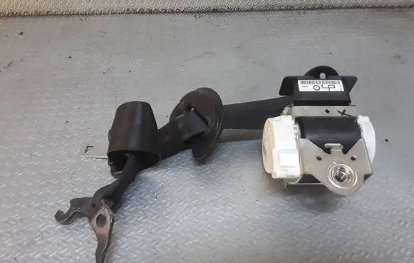 BMW 1 E81 E87 Front seatbelt 33059849C