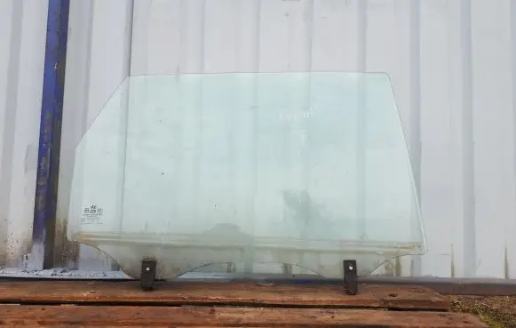 Hyundai Tucson JM Rear door window glass 834202E030 43R000381