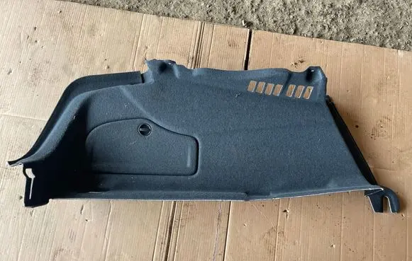 Trunk/boot side trim panel
