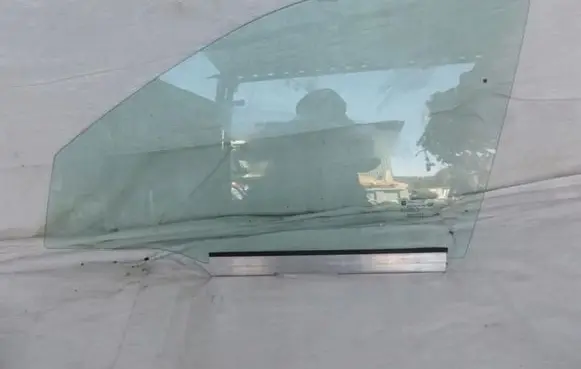Opel Corsa B Front door window glass four-door