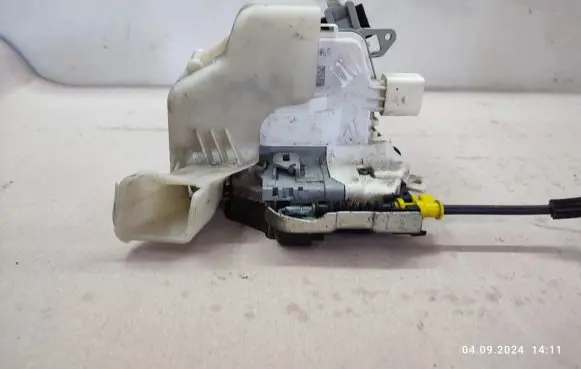 Audi A4 S4 B8 8K Front door lock 8J2837016C